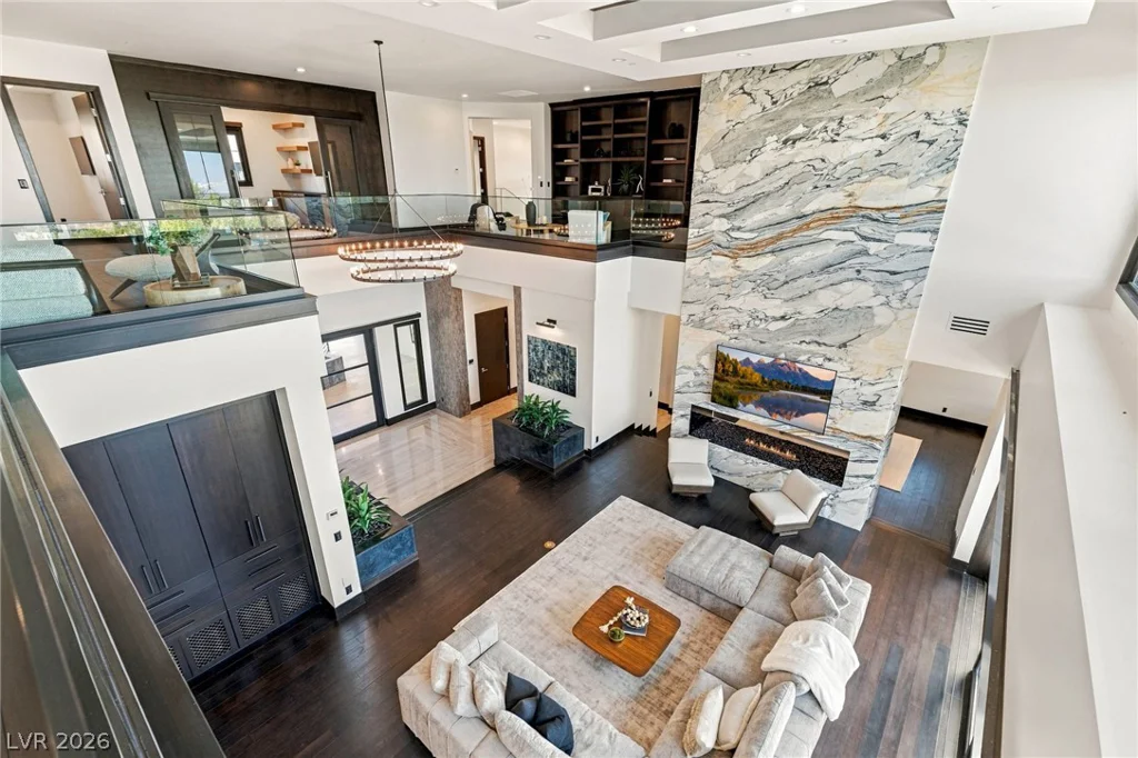 6 Bright Hollow, Las Vegas, NV 89135