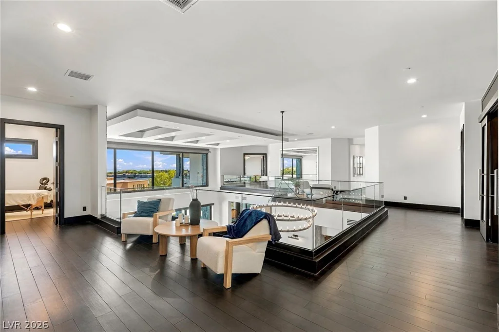 6 Bright Hollow, Las Vegas, NV 89135