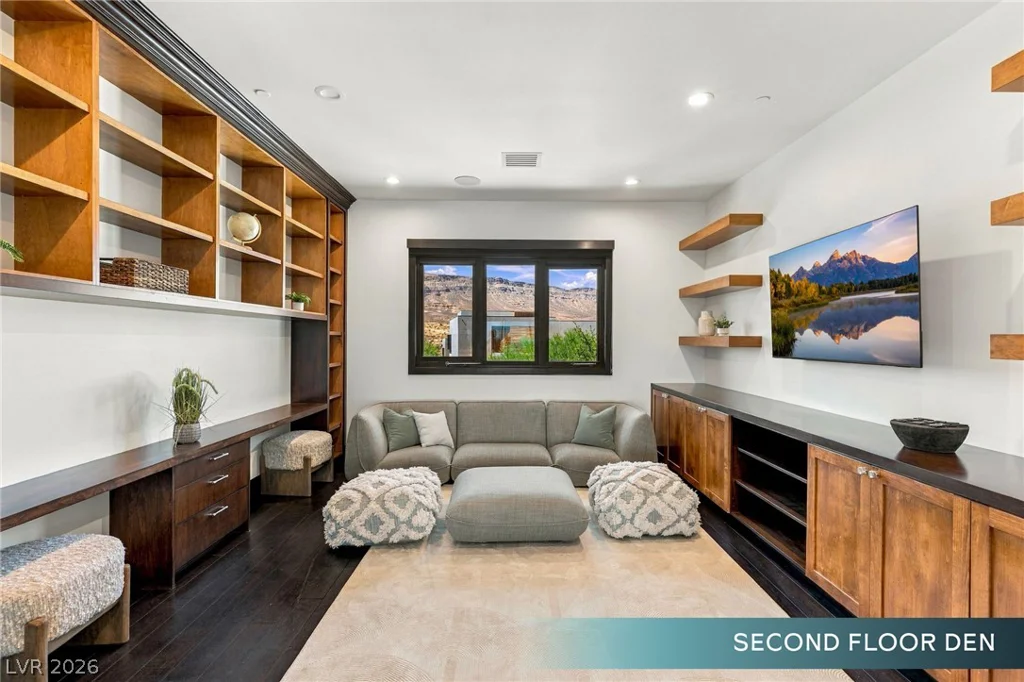 6 Bright Hollow, Las Vegas, NV 89135