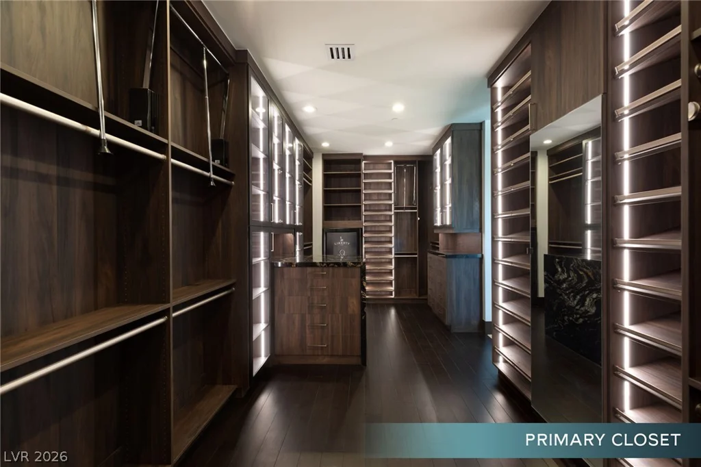 6 Bright Hollow, Las Vegas, NV 89135