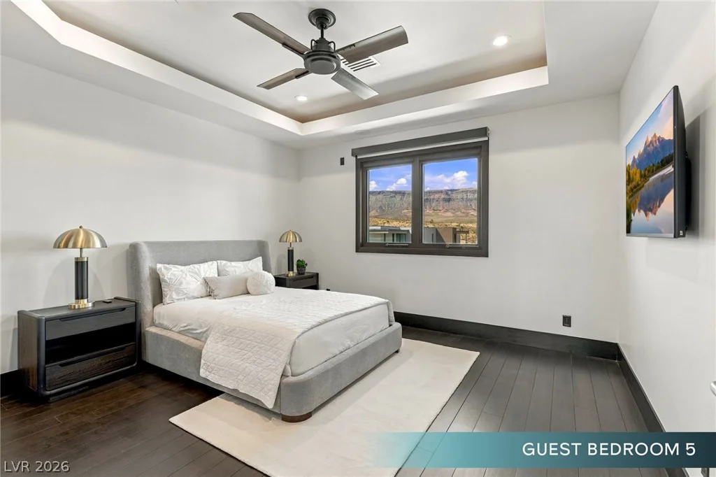 6 Bright Hollow, Las Vegas, NV 89135
