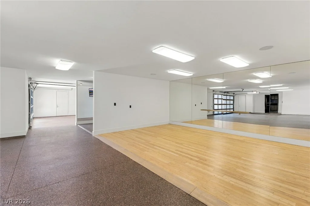 6 Bright Hollow, Las Vegas, NV 89135