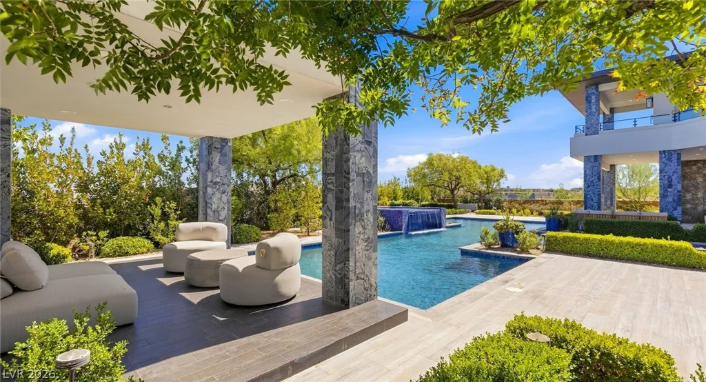 6 Bright Hollow, Las Vegas, NV 89135