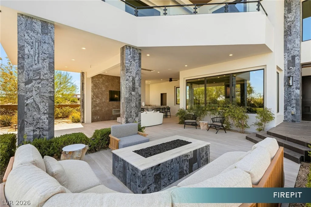 6 Bright Hollow, Las Vegas, NV 89135