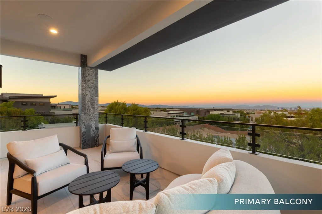 6 Bright Hollow, Las Vegas, NV 89135