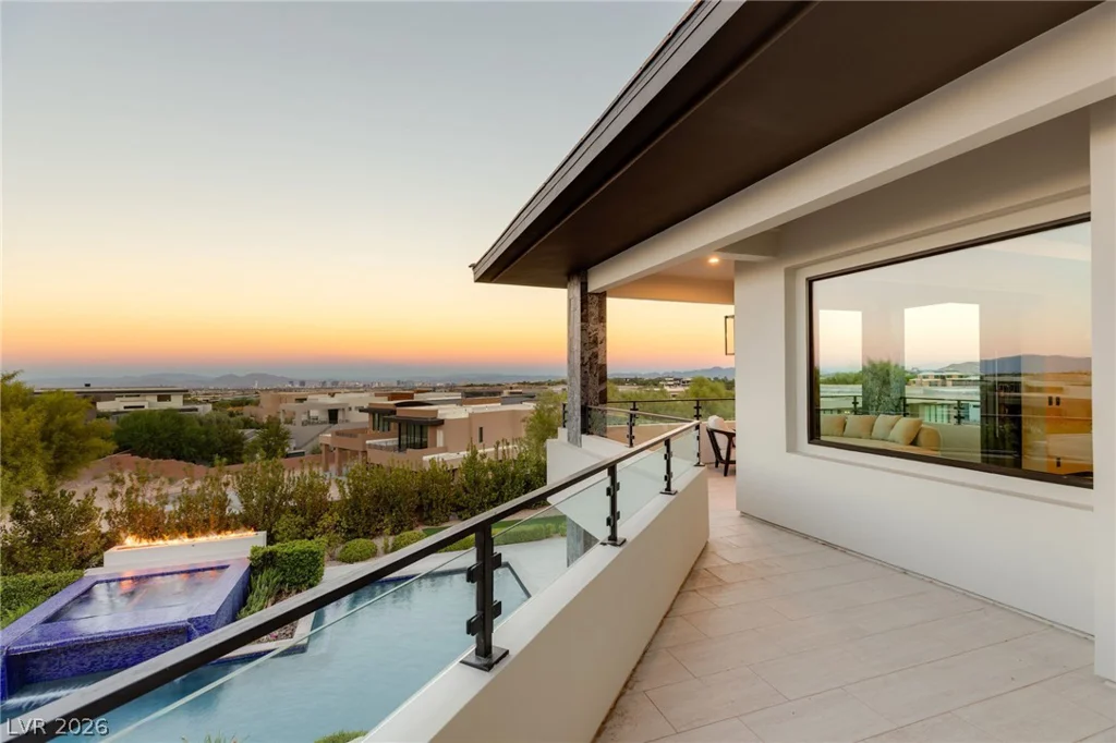 6 Bright Hollow, Las Vegas, NV 89135