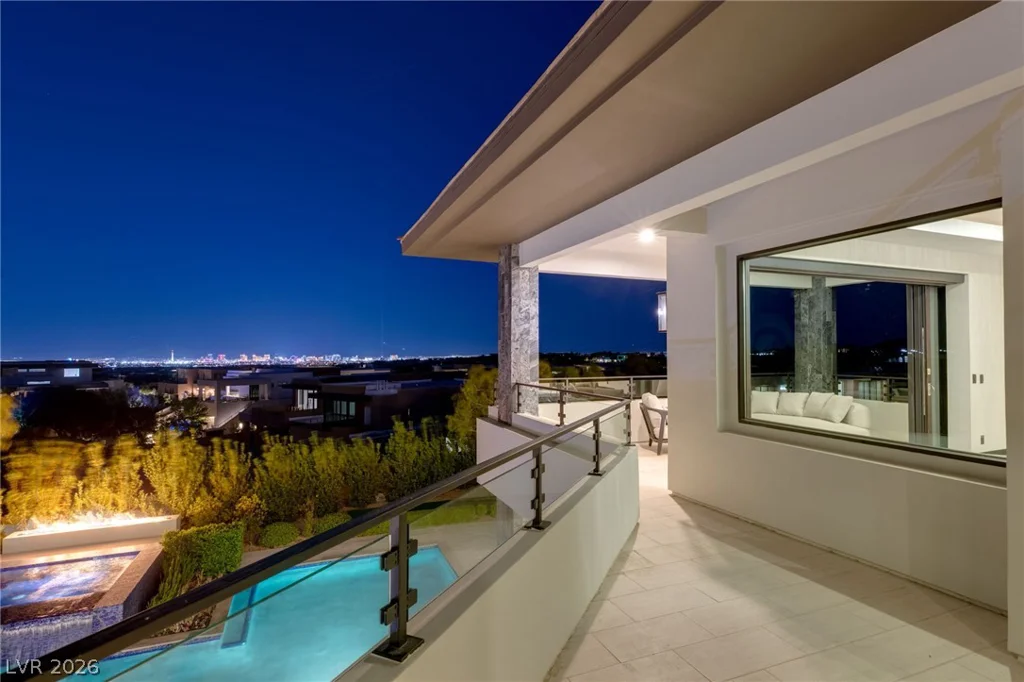 6 Bright Hollow, Las Vegas, NV 89135