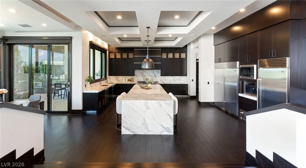 6 Bright Hollow, Las Vegas, NV 89135