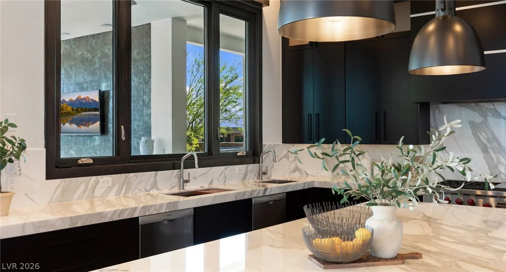 6 Bright Hollow, Las Vegas, NV 89135