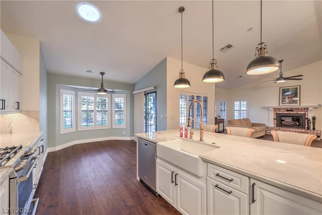 5300 Singing Hills, Las Vegas, NV 89130