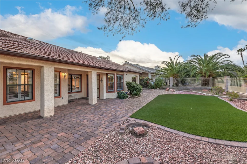 5300 Singing Hills, Las Vegas, NV 89130