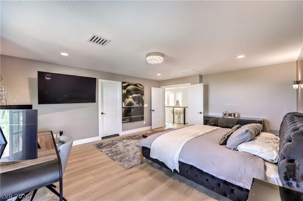 10470 Dove Meadow Way, Las Vegas, NV 89135