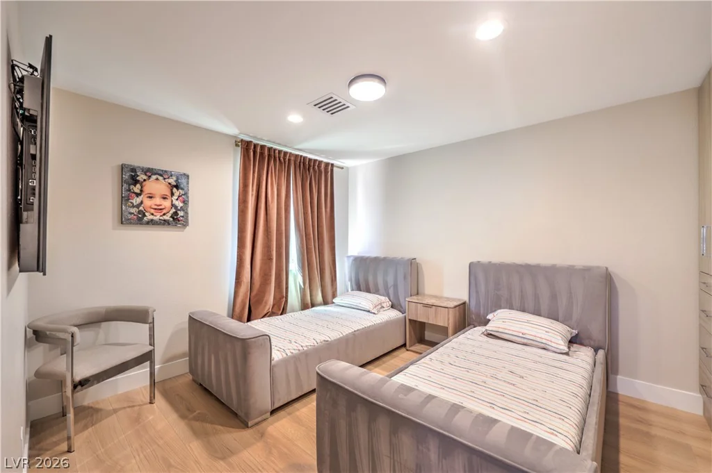 10470 Dove Meadow Way, Las Vegas, NV 89135
