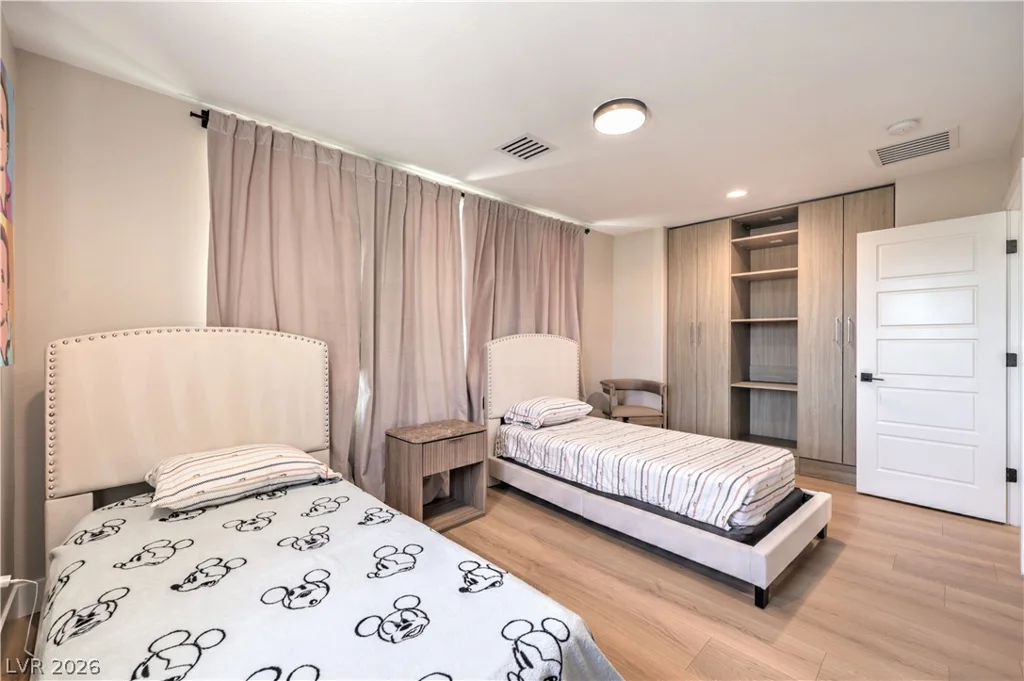 10470 Dove Meadow Way, Las Vegas, NV 89135