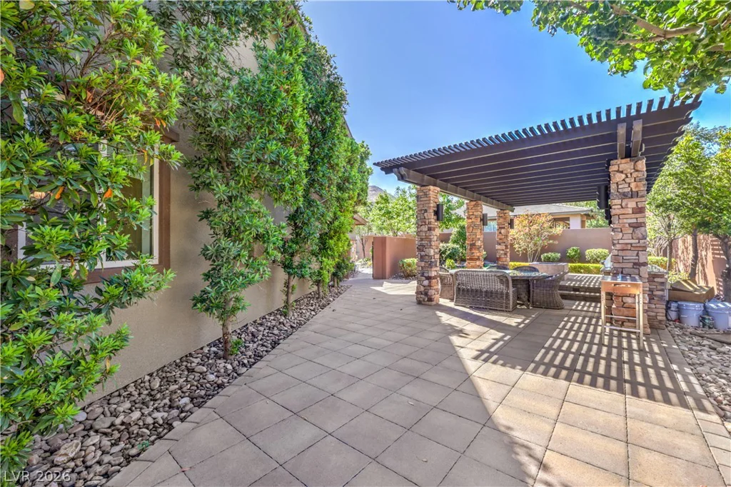 10470 Dove Meadow Way, Las Vegas, NV 89135