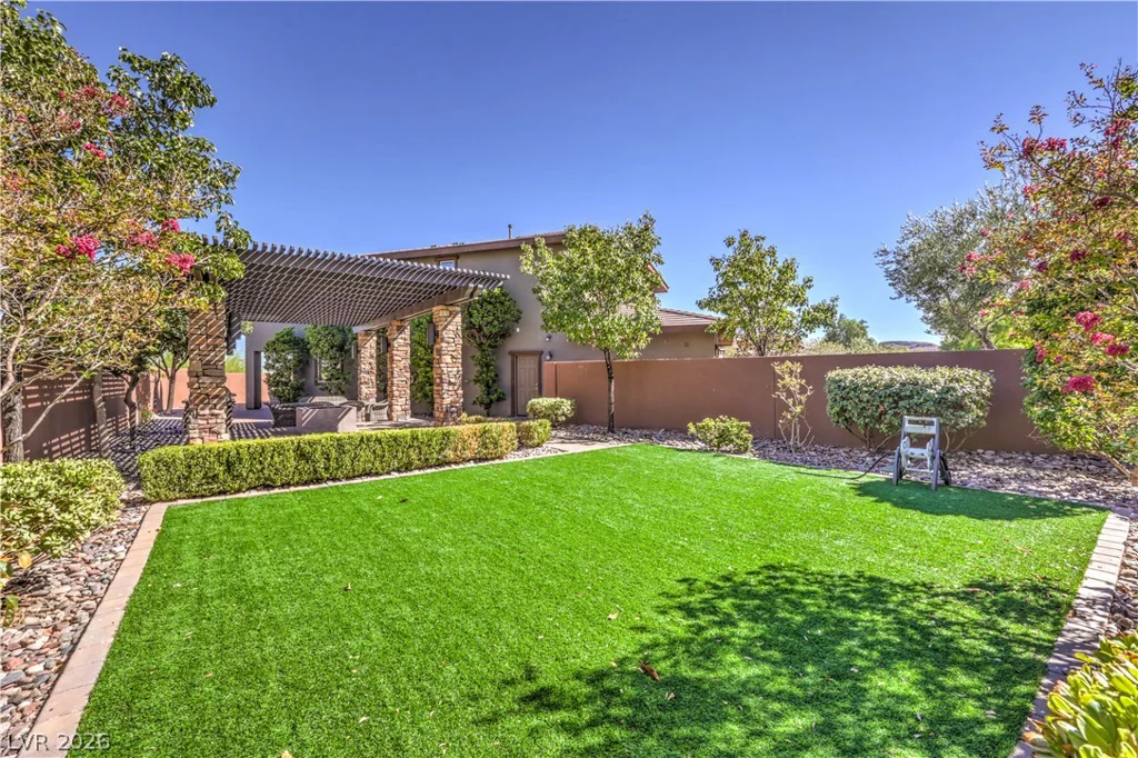 10470 Dove Meadow Way, Las Vegas, NV 89135