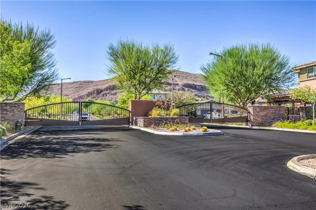 10470 Dove Meadow Way, Las Vegas, NV 89135