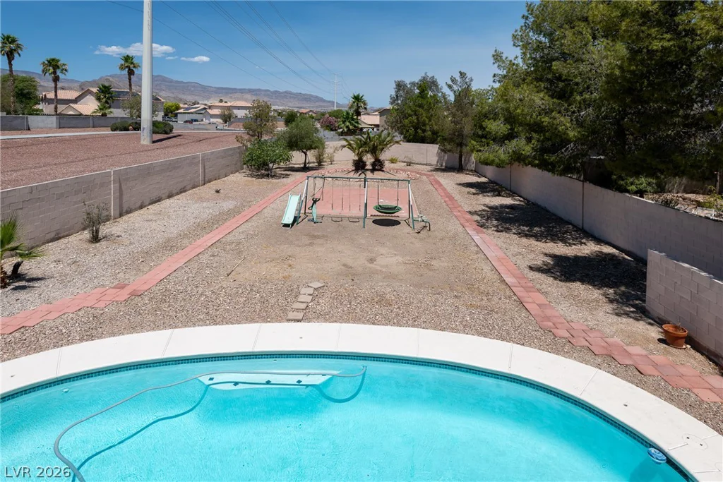 8332 Spring Arts, Las Vegas, NV 89129