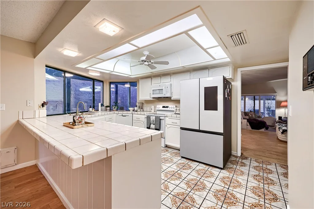 2200 Plaza Del Puerto, Las Vegas, NV 89102