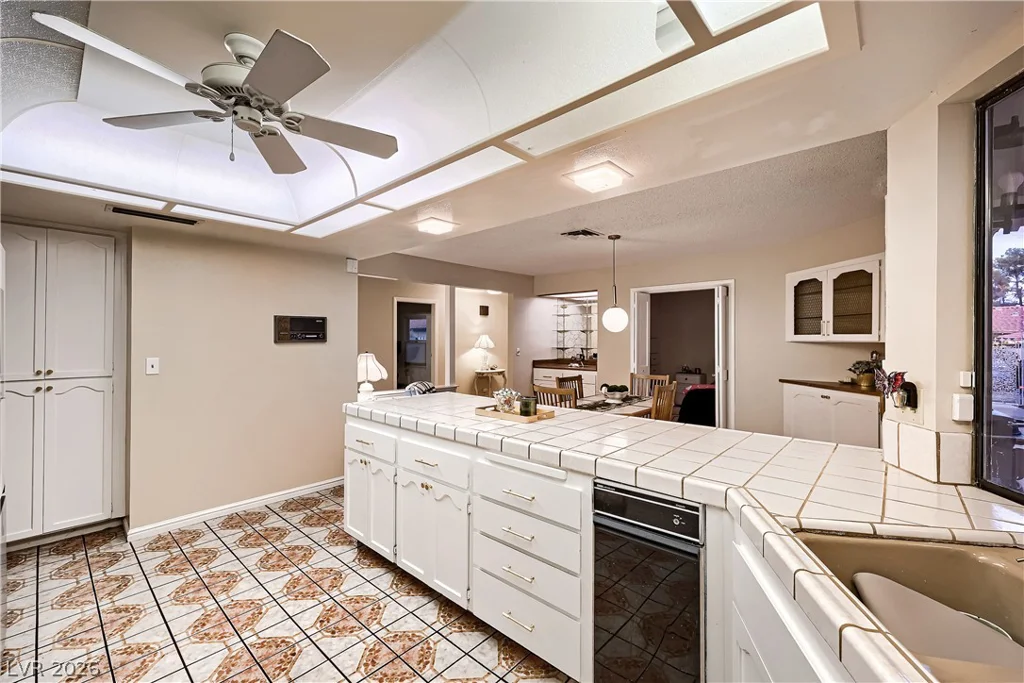 2200 Plaza Del Puerto, Las Vegas, NV 89102