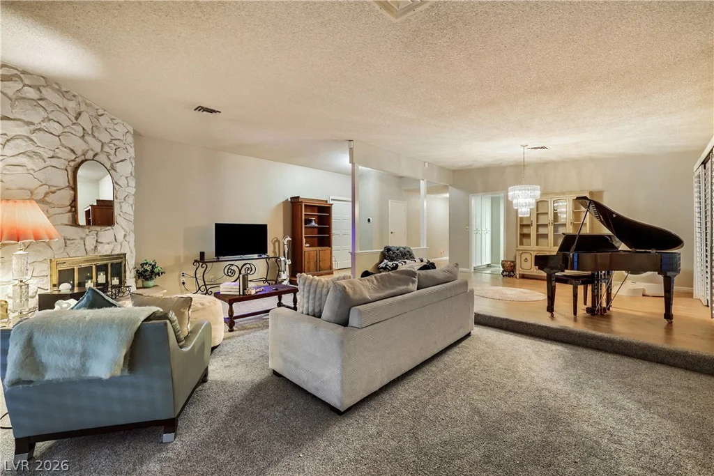 2200 Plaza Del Puerto, Las Vegas, NV 89102