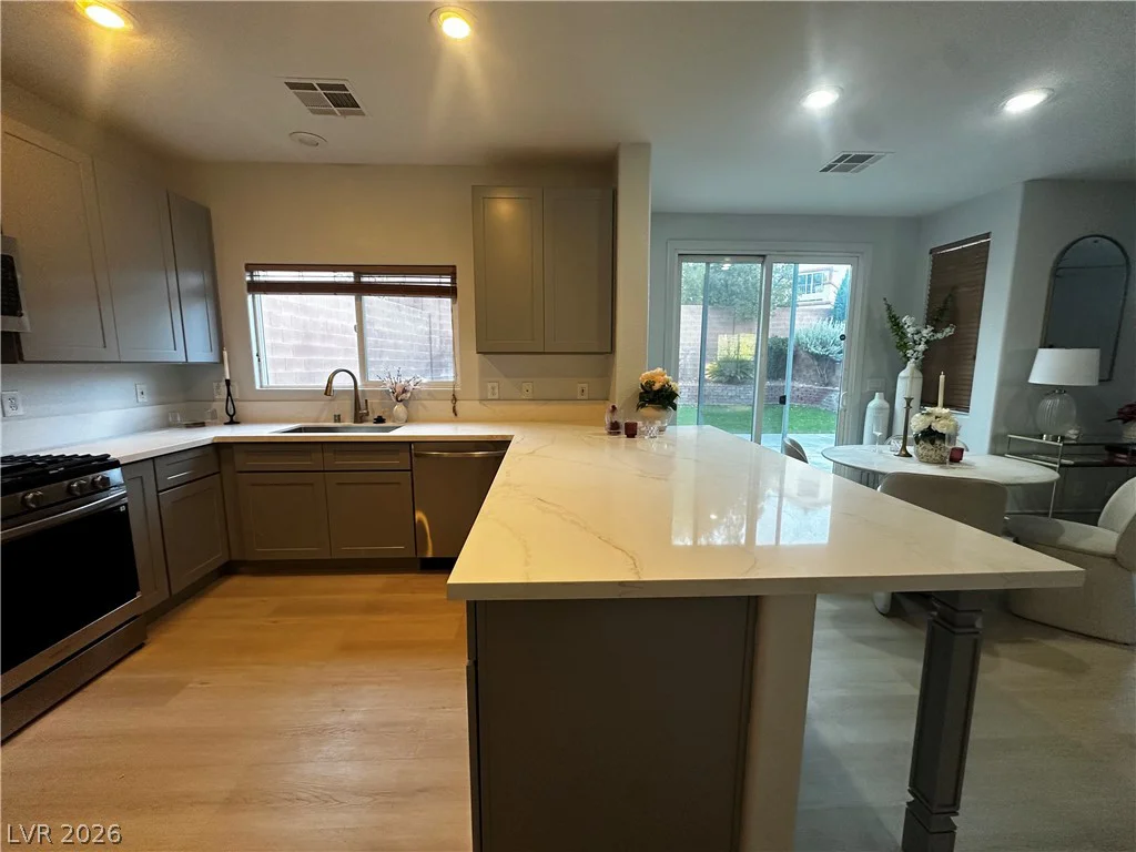 537 Lacabana Beach, Las Vegas, NV 89138