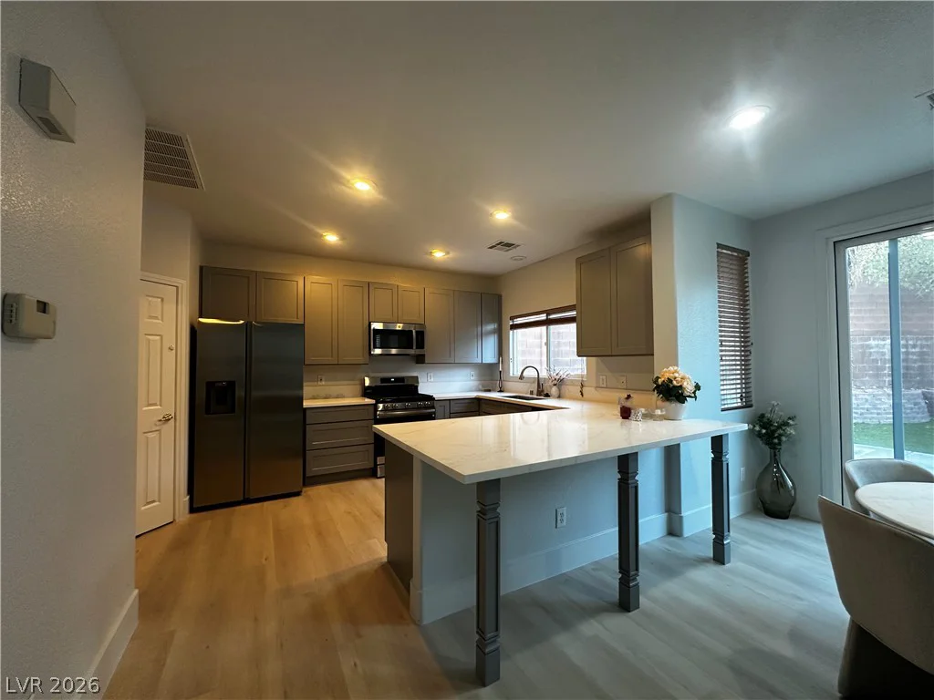 537 Lacabana Beach, Las Vegas, NV 89138