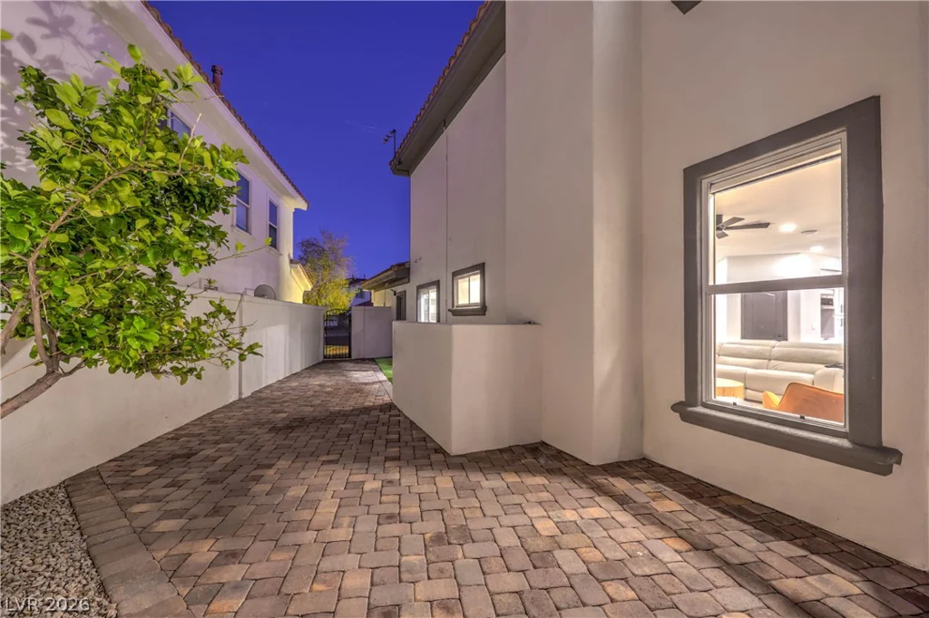 8432 Paseo Vista, Las Vegas, NV 89128