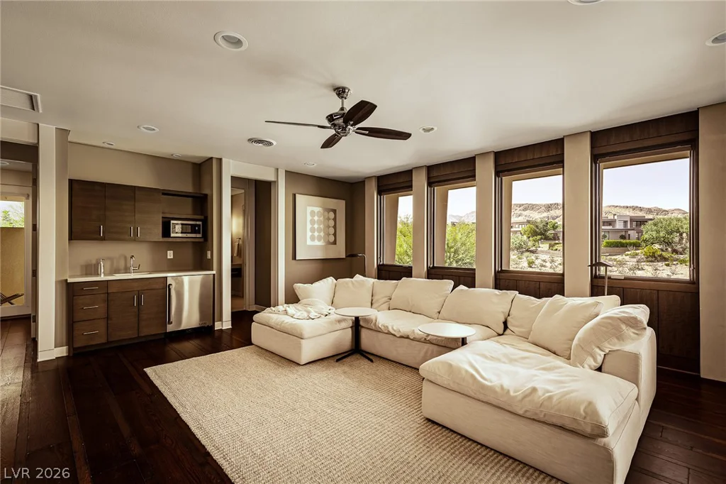 58 Meadowhawk, Las Vegas, NV 89135