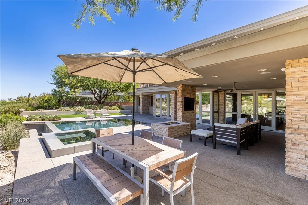 58 Meadowhawk, Las Vegas, NV 89135