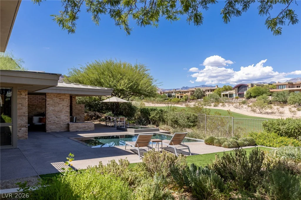 58 Meadowhawk, Las Vegas, NV 89135