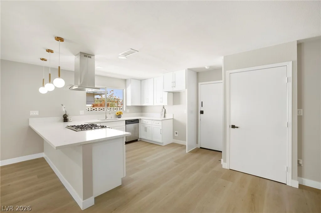 324 Lakehurst, Las Vegas, NV 89145