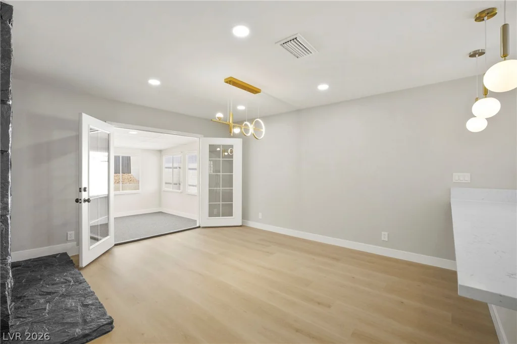 324 Lakehurst, Las Vegas, NV 89145