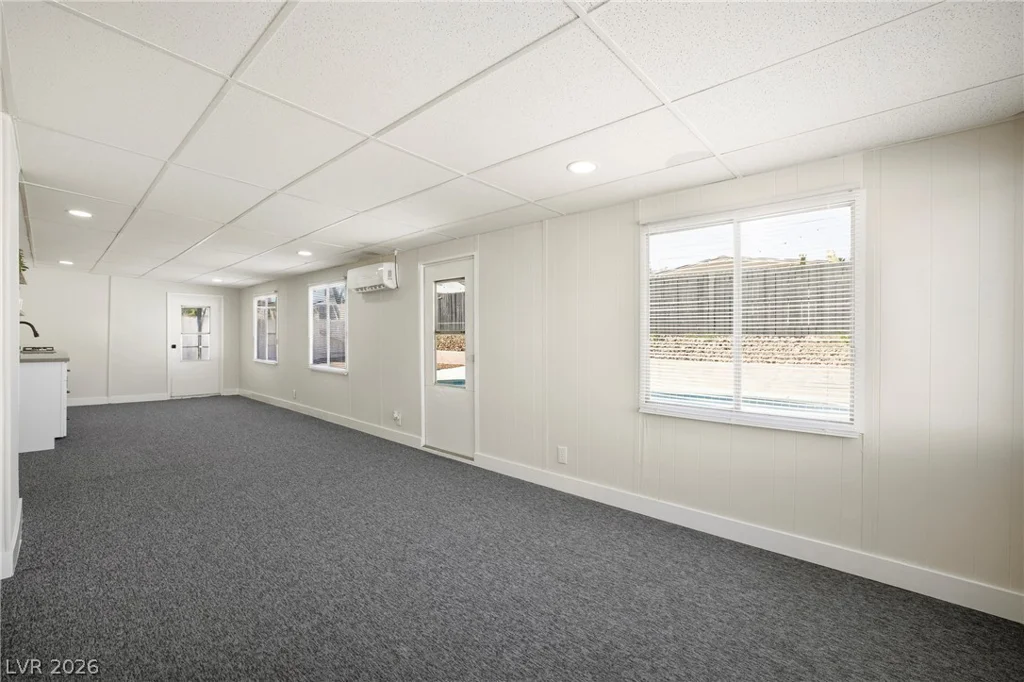 324 Lakehurst, Las Vegas, NV 89145