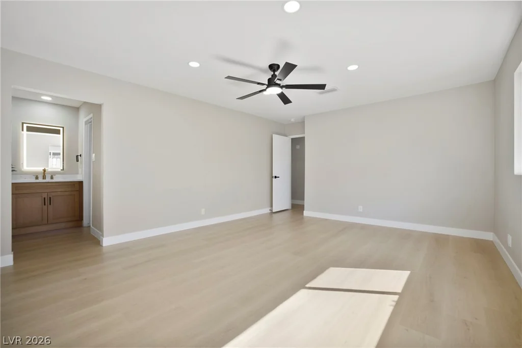 324 Lakehurst, Las Vegas, NV 89145