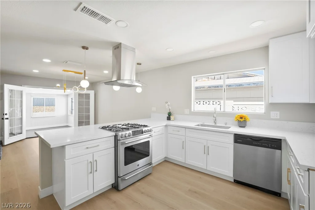 324 Lakehurst, Las Vegas, NV 89145