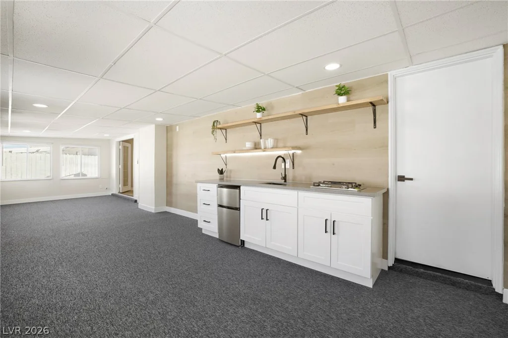 324 Lakehurst, Las Vegas, NV 89145
