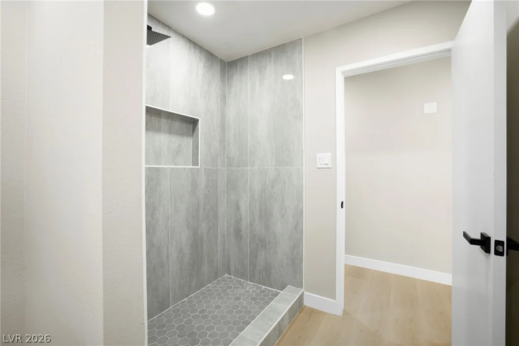 324 Lakehurst, Las Vegas, NV 89145