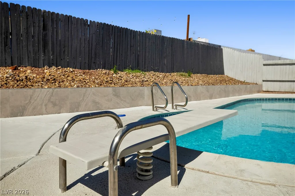 324 Lakehurst, Las Vegas, NV 89145