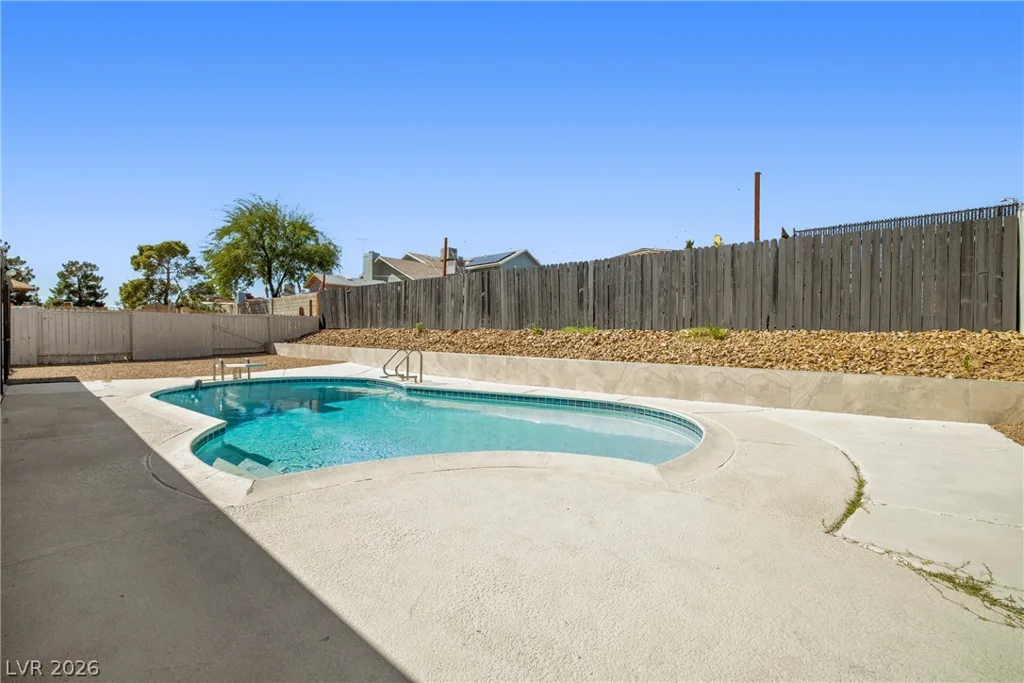 324 Lakehurst, Las Vegas, NV 89145