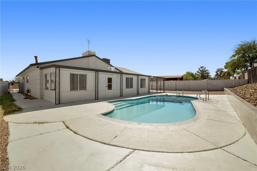 324 Lakehurst, Las Vegas, NV 89145