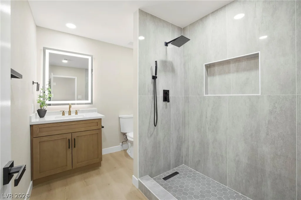 324 Lakehurst, Las Vegas, NV 89145