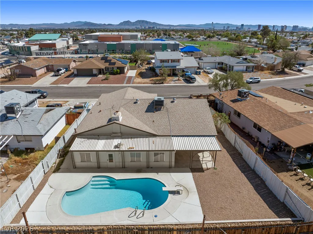 324 Lakehurst, Las Vegas, NV 89145