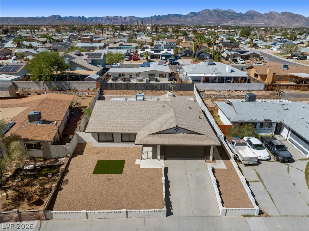 324 Lakehurst, Las Vegas, NV 89145
