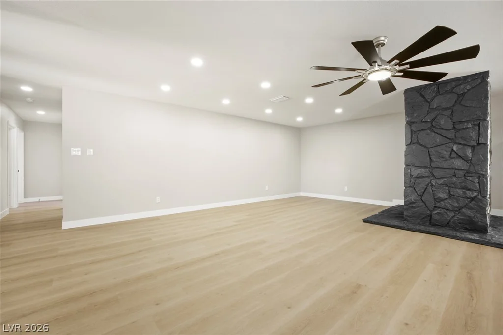 324 Lakehurst, Las Vegas, NV 89145