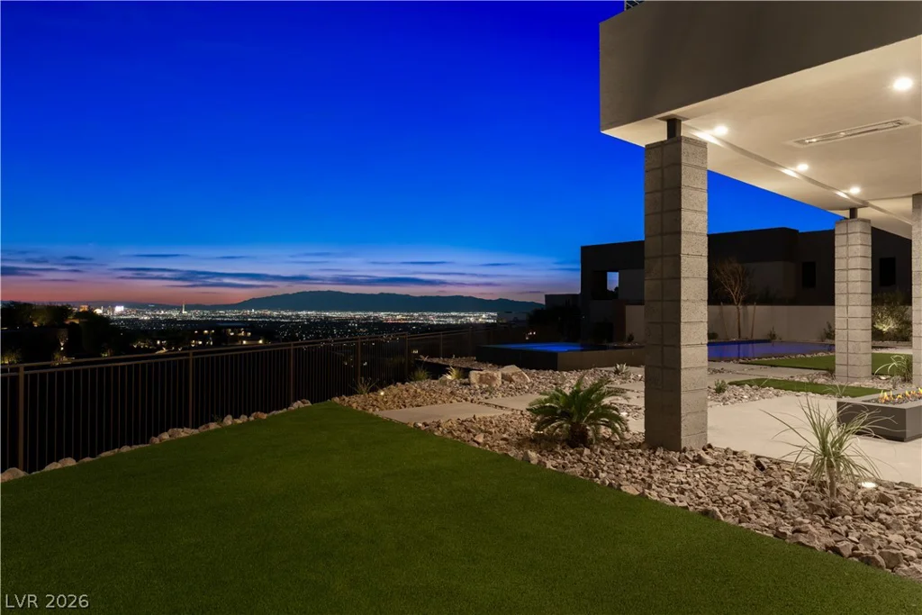 25 Boulderback, Henderson, NV 89012