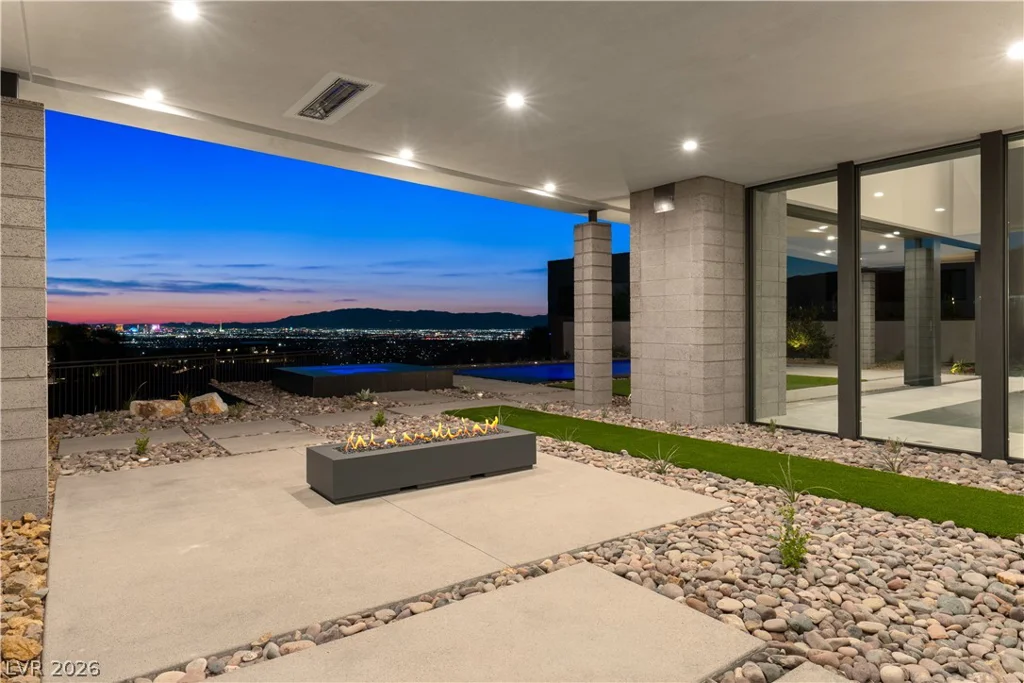 25 Boulderback, Henderson, NV 89012