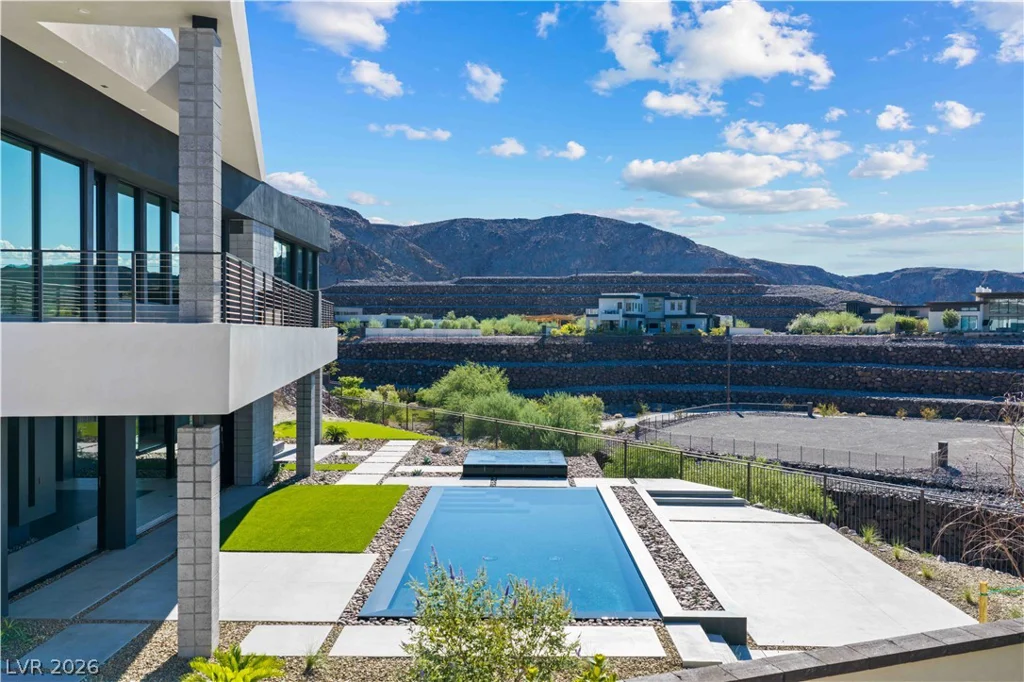 25 Boulderback, Henderson, NV 89012