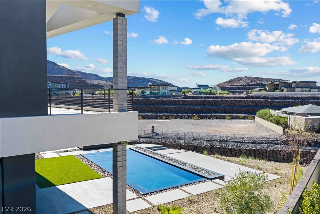 25 Boulderback, Henderson, NV 89012