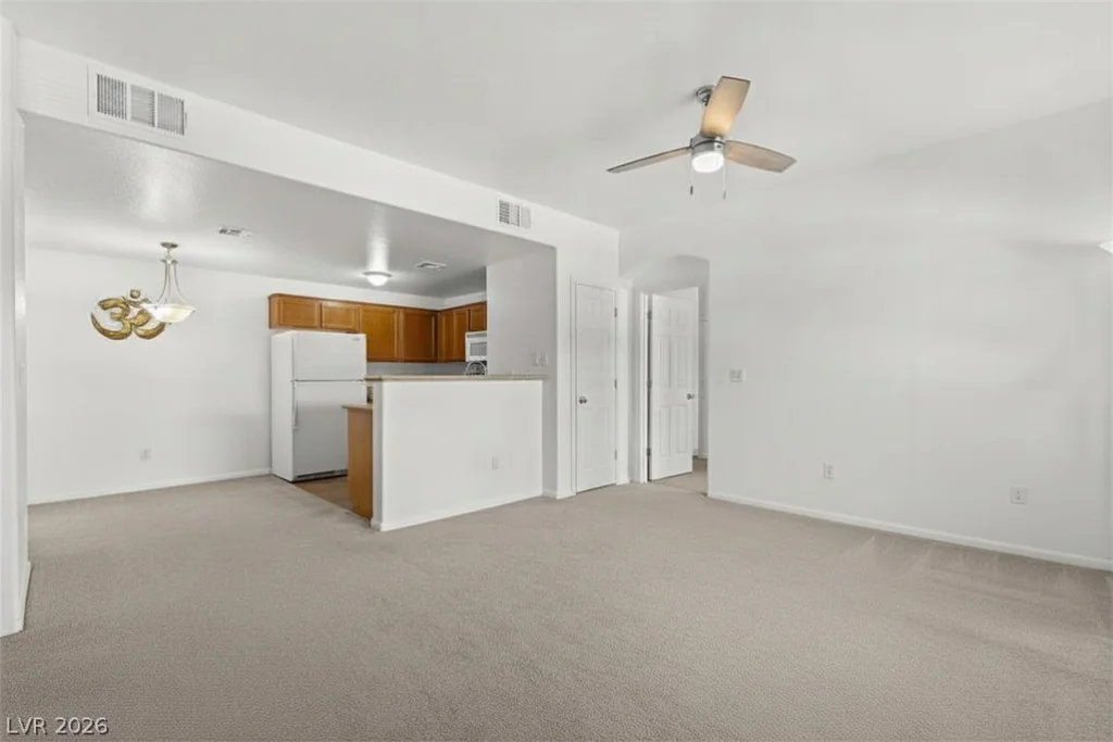 7701 Robindale, Las Vegas, NV 89113